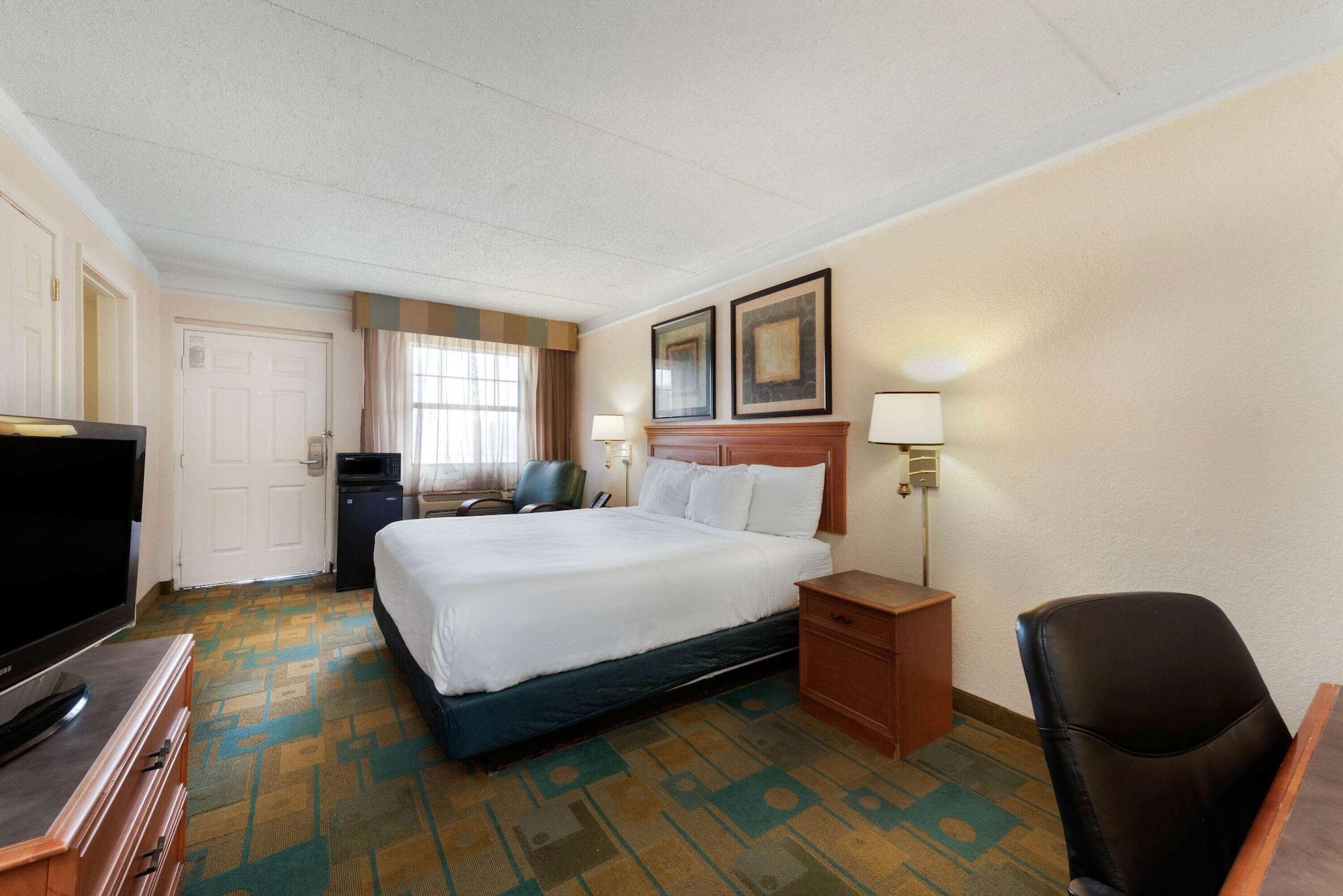 La Quinta Inn By Wyndham Бошьер Сити Экстерьер фото