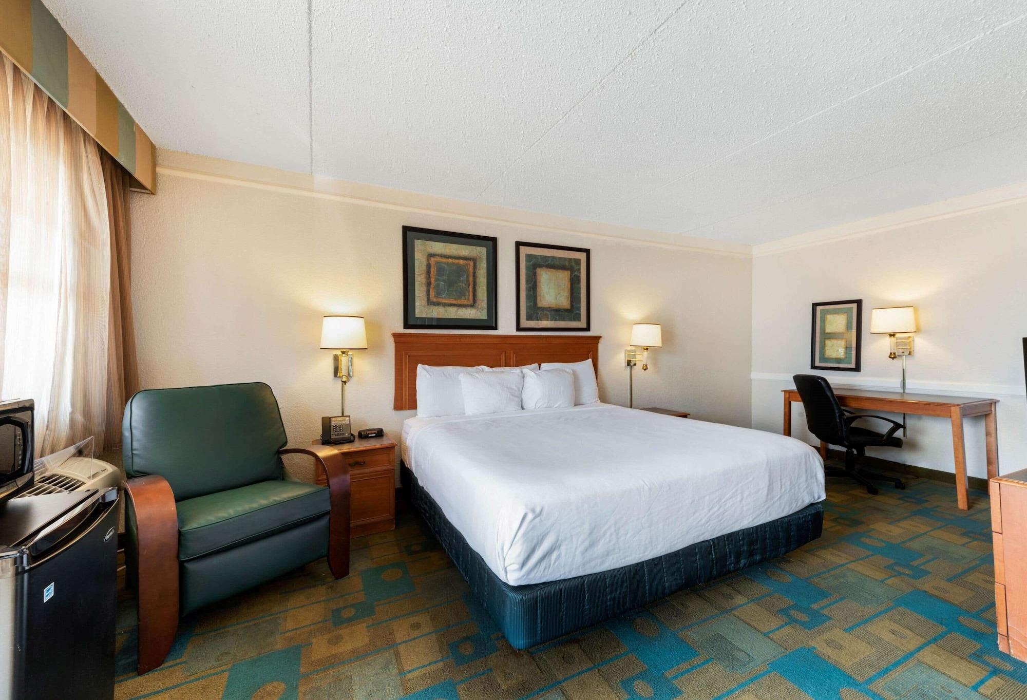 La Quinta Inn By Wyndham Бошьер Сити Экстерьер фото